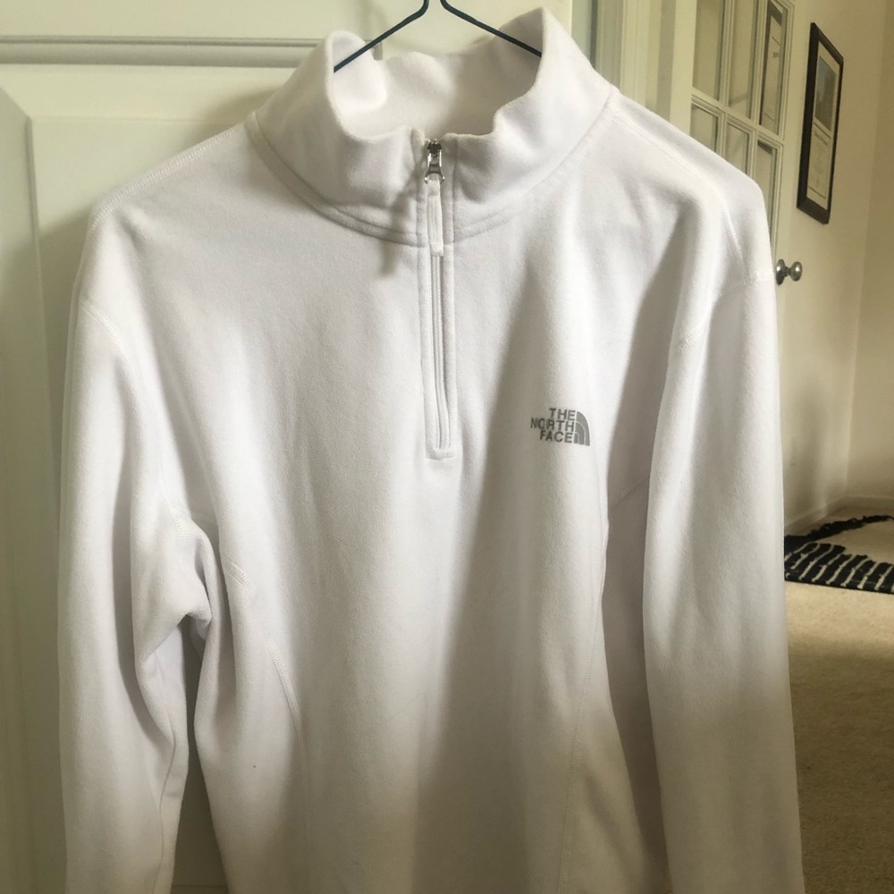 Northface women’s white pull over. Size large